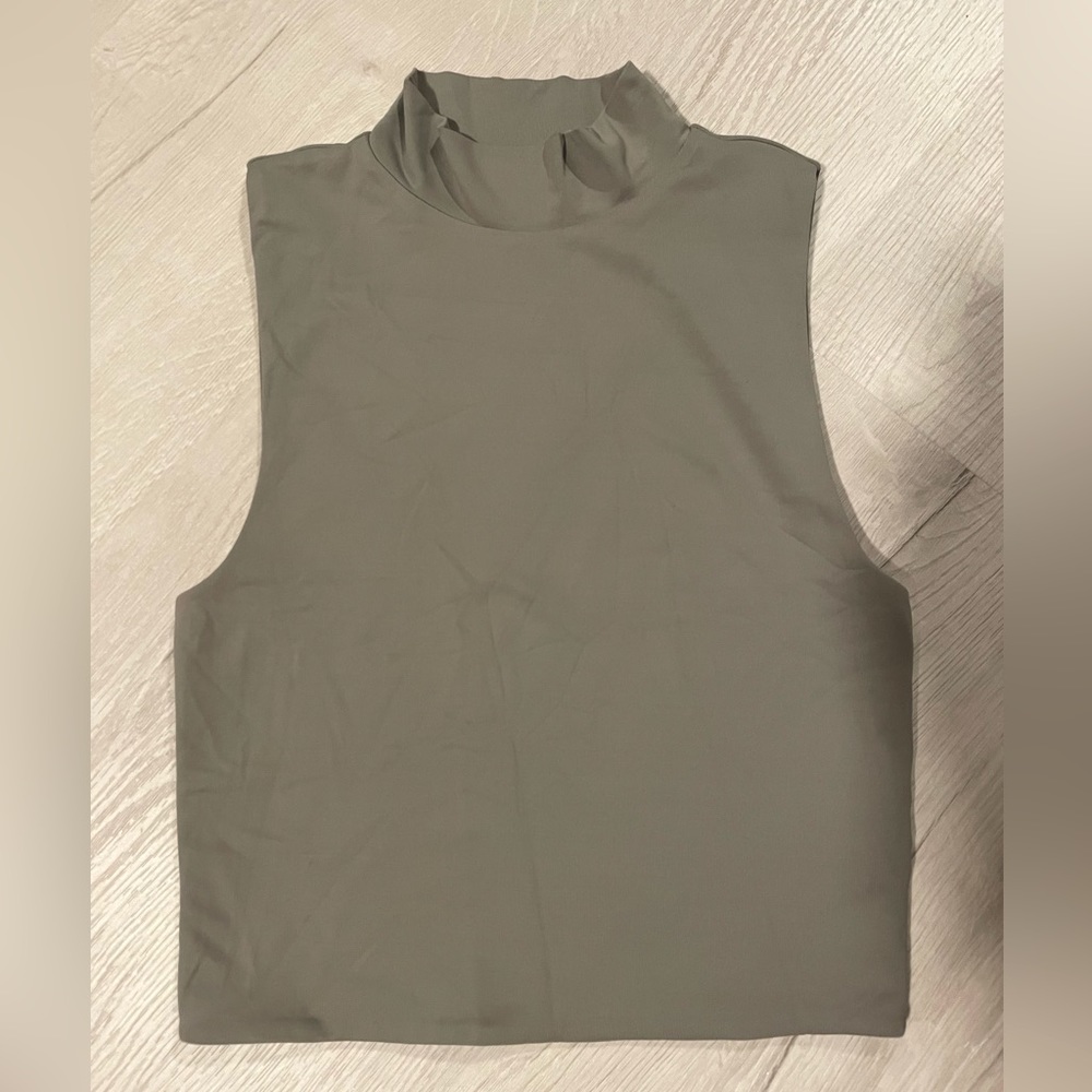 Babaton Contour Mockneck Tank